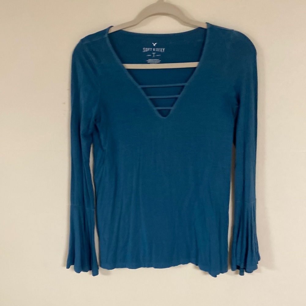 Teal woman’s loose long sleeve